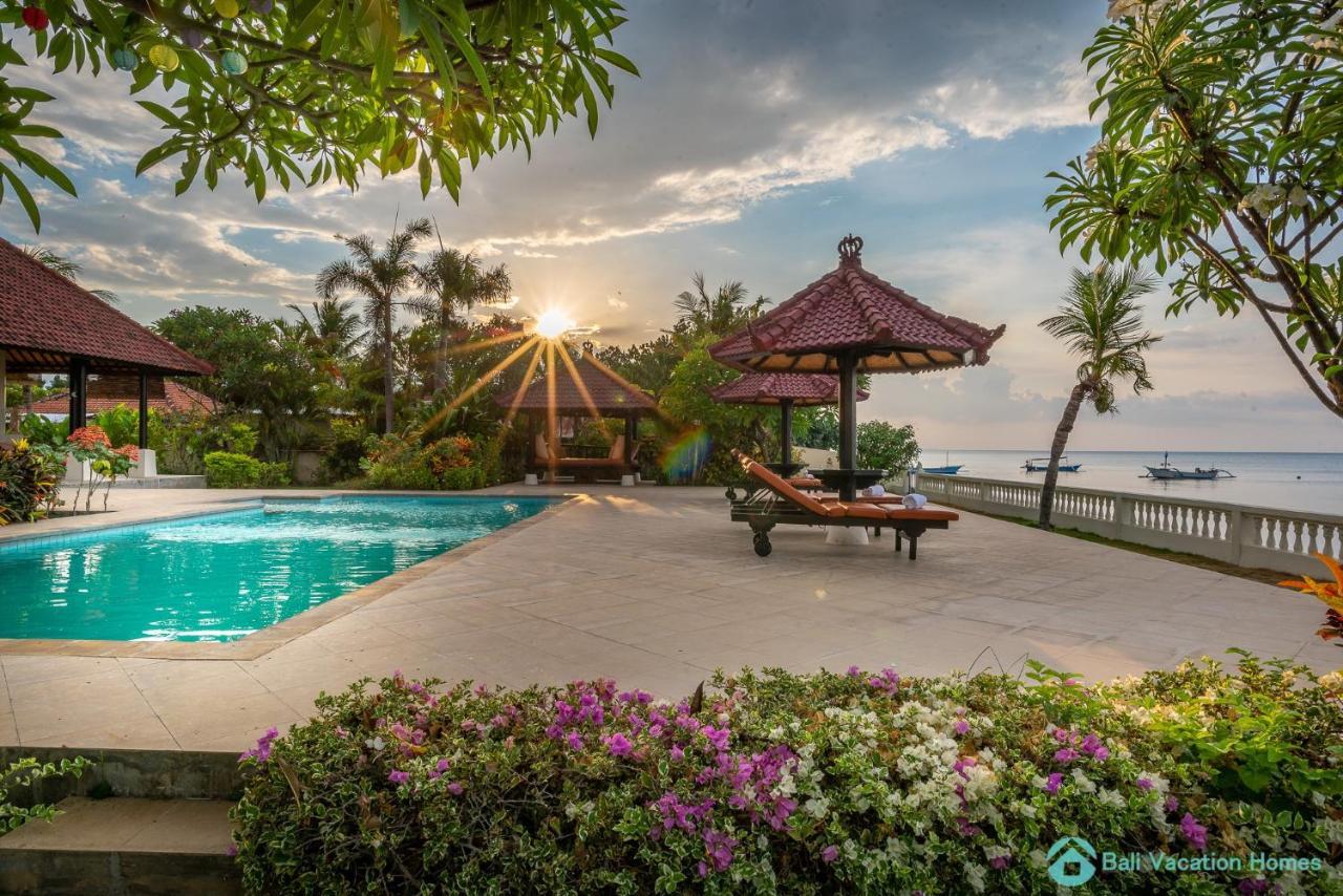 Villa Namaste - Beachfront At Lovina 10P, Pool, Bbq Banjar  Dış mekan fotoğraf